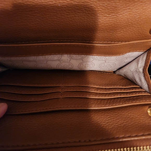 EUC Michael Kors Crossbody - Picture 7 of 7